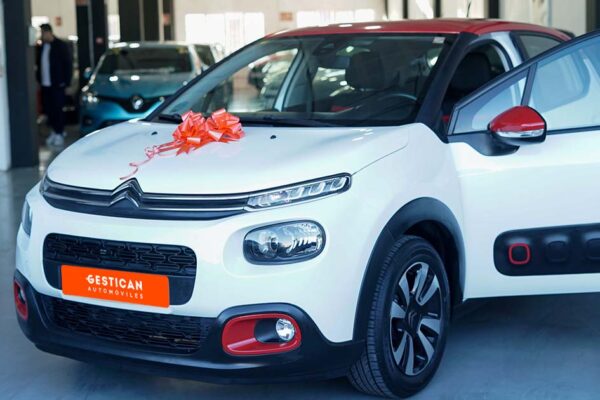 Entrega Vehículo Sorteo por el 10 Aniversario de Gestican (1)